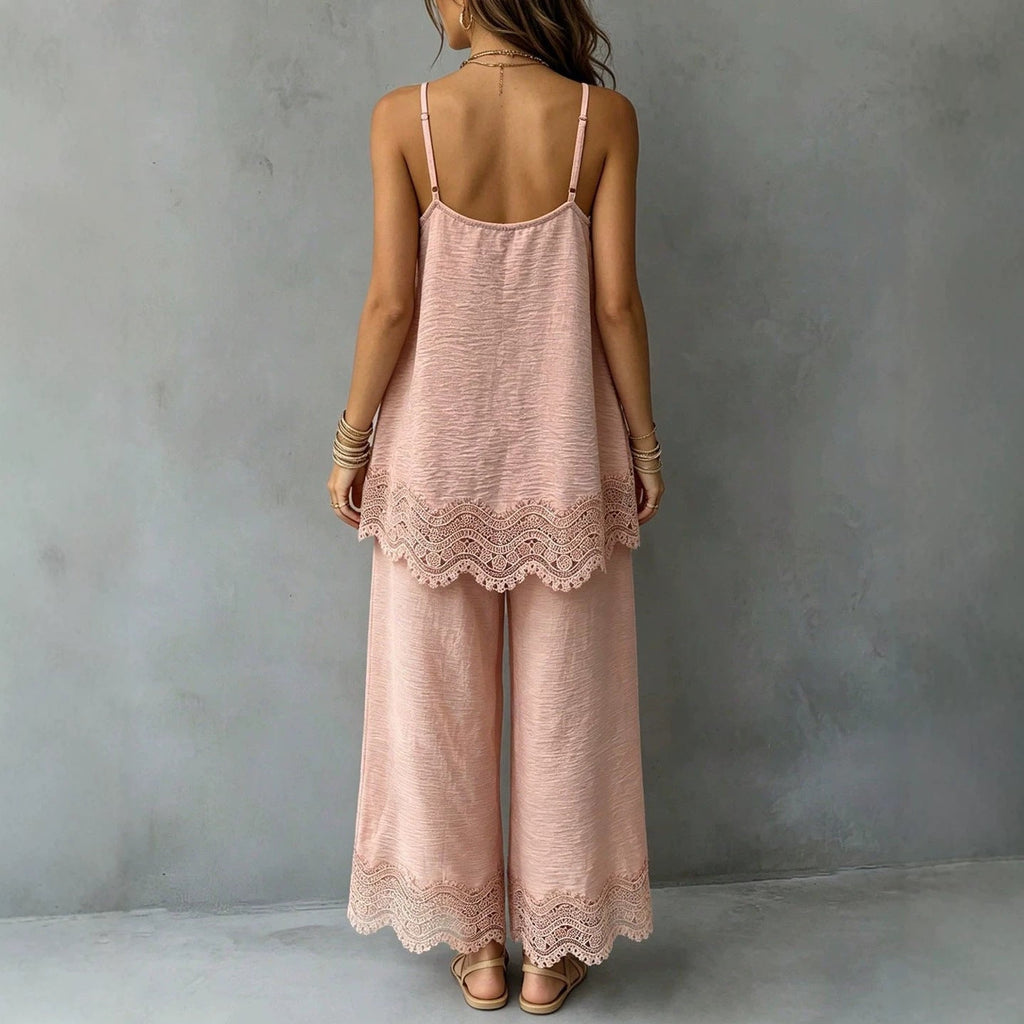 Ensemble femme léger à bretelles spaghetti, avec un ourlet en dentelle délicate et un pantalon palazzo ample R&B