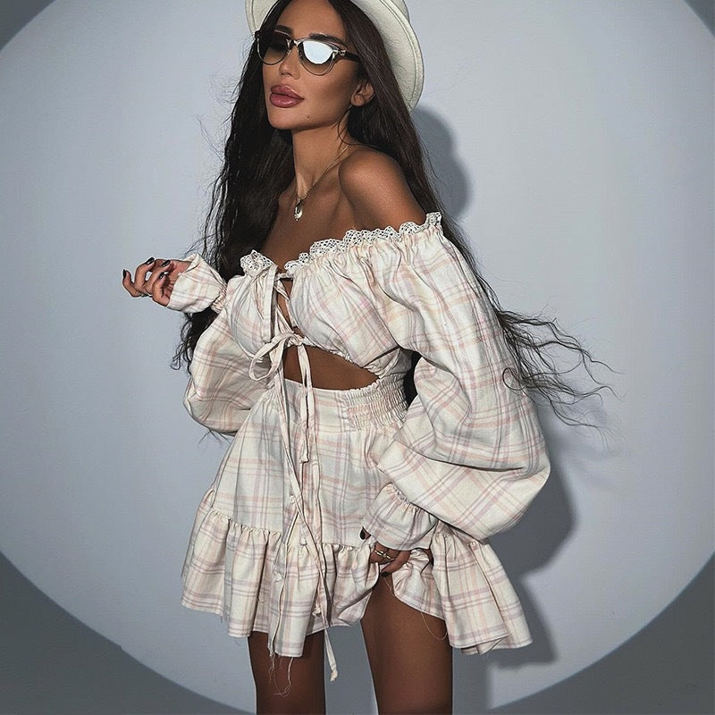 Robe mini femme au style ludique et romantique avec manches bouffantes et volants R&B