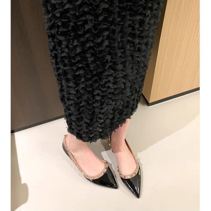 Ballerines élégantes à bout pointu pour femmes avec des ornements glamour R&B
