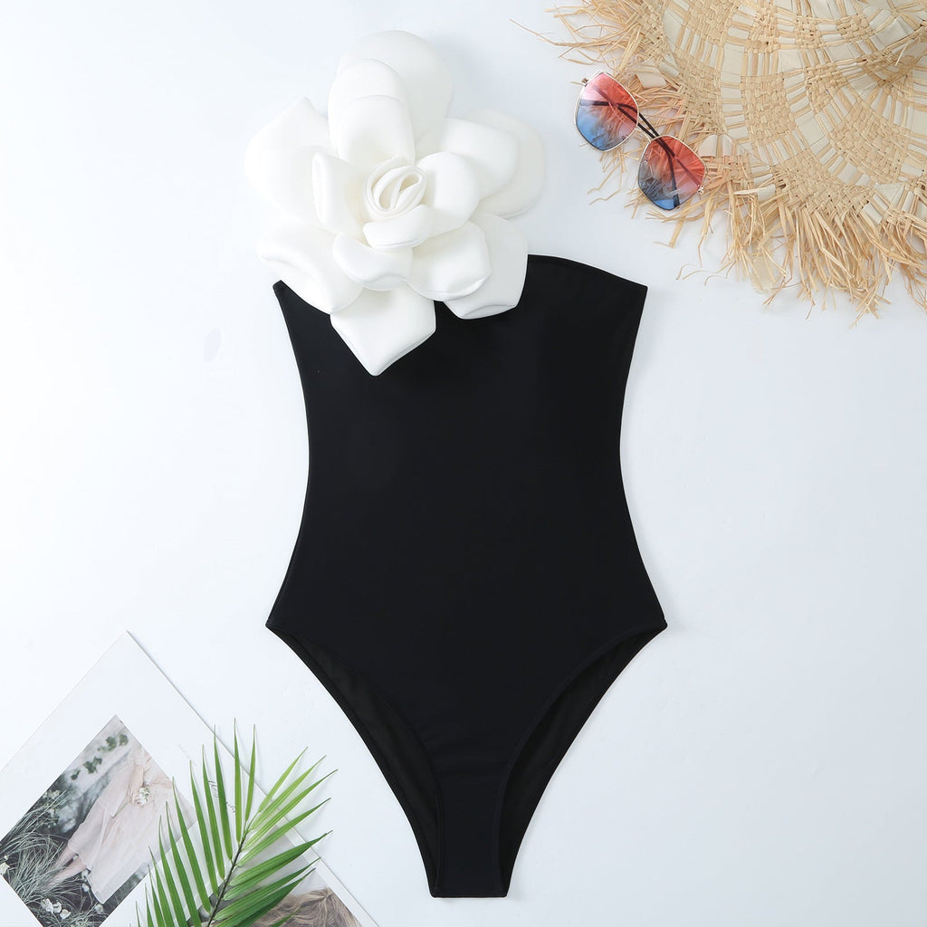 Maillot de bain élégant pour femmes avec détail floral et tunique de plage transparente Echo Archiv