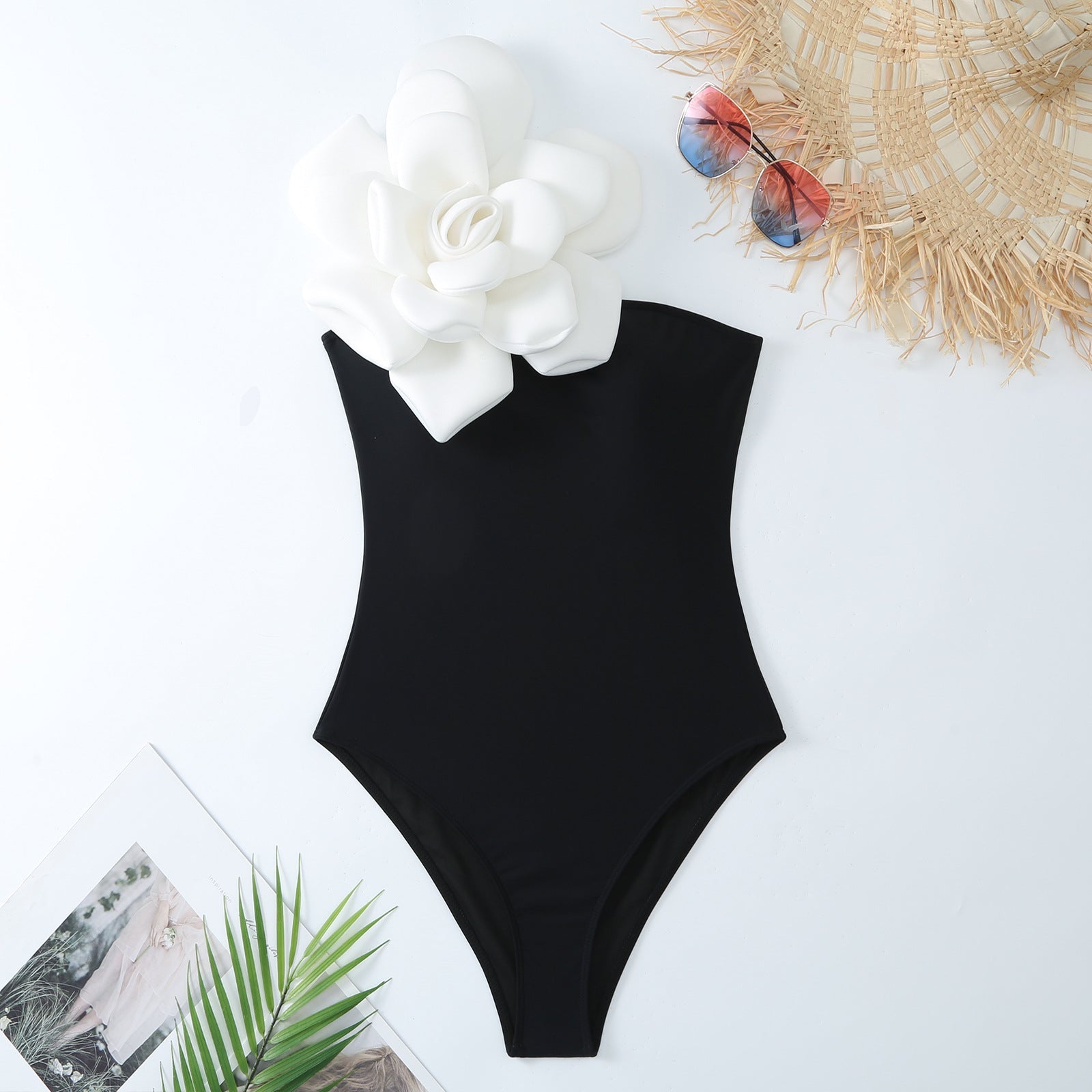 Maillot de bain élégant pour femmes avec détail floral et tunique de plage transparente Echo Archiv
