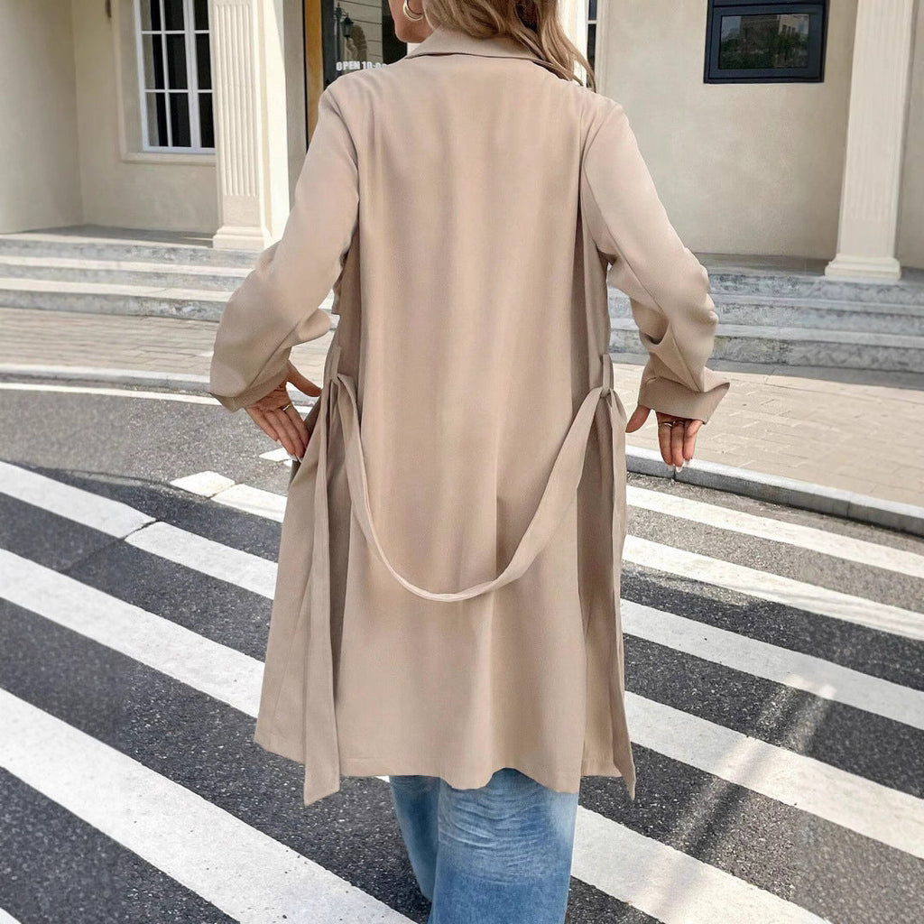 Manteau trench pour femmes avec boutonnage et poches pratiques