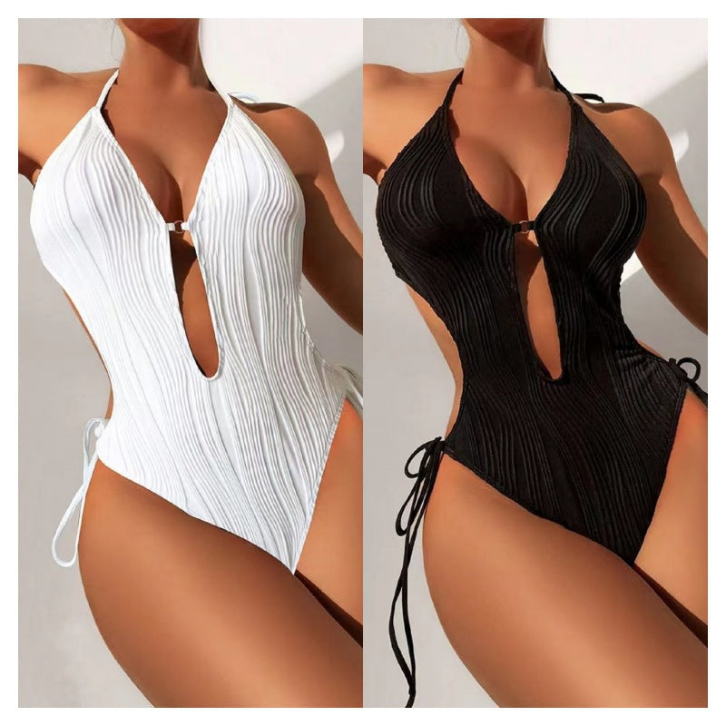 Maillot de bain une pièce pour femmes avec décolleté plongeant et design côtelé R&B