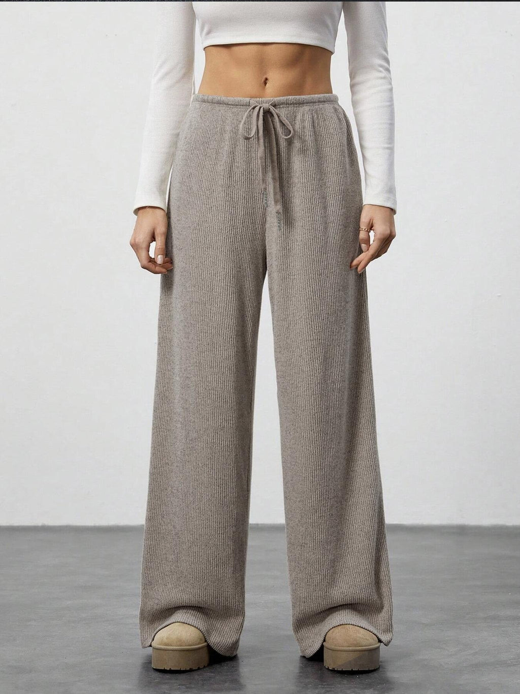 Pantalon de lounge en tricot côtelé doux pour femmes avec jambe large et cordon Echoarchiv