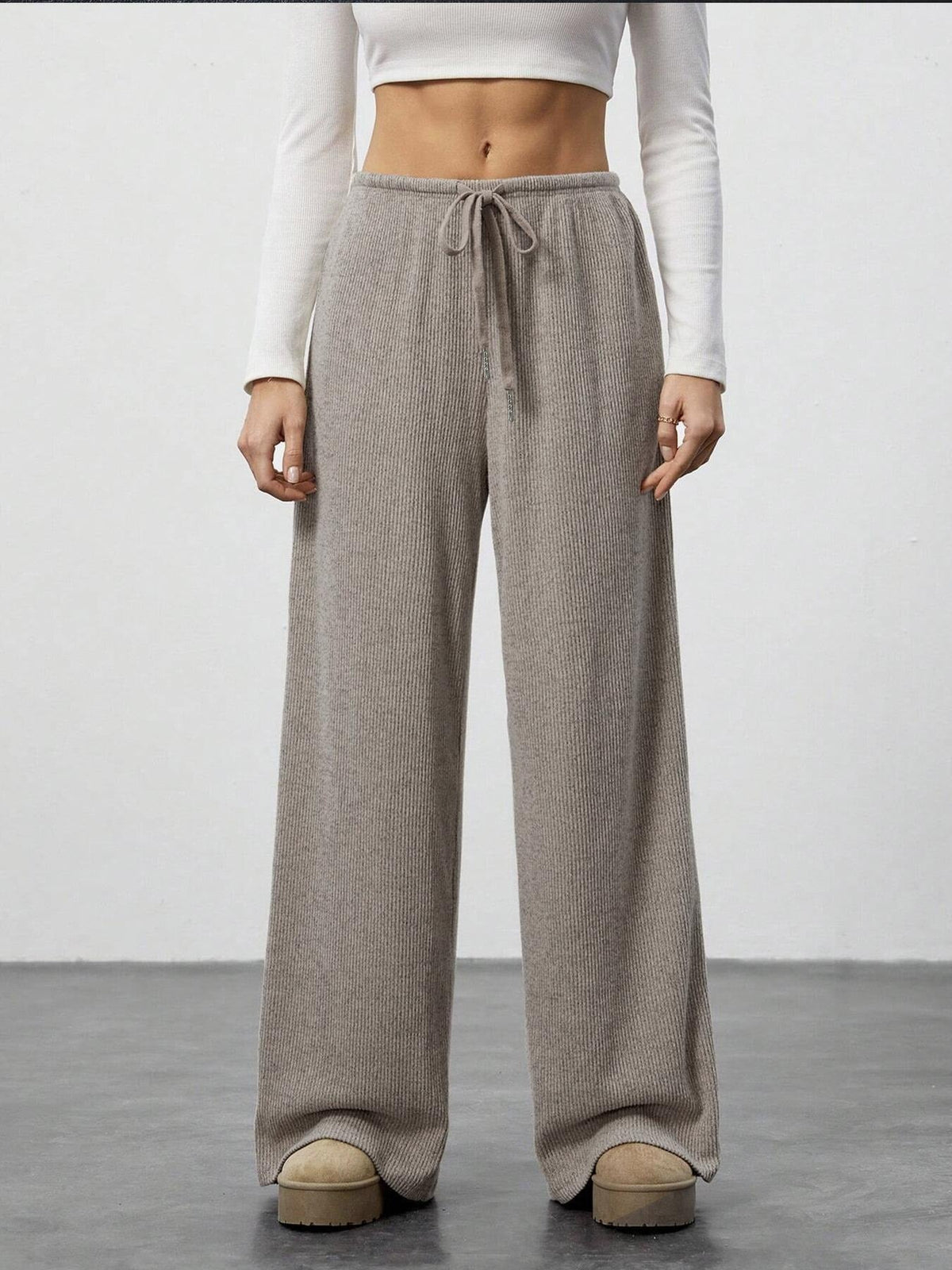 Pantalon de lounge en tricot côtelé doux pour femmes avec jambe large et cordon Echoarchiv