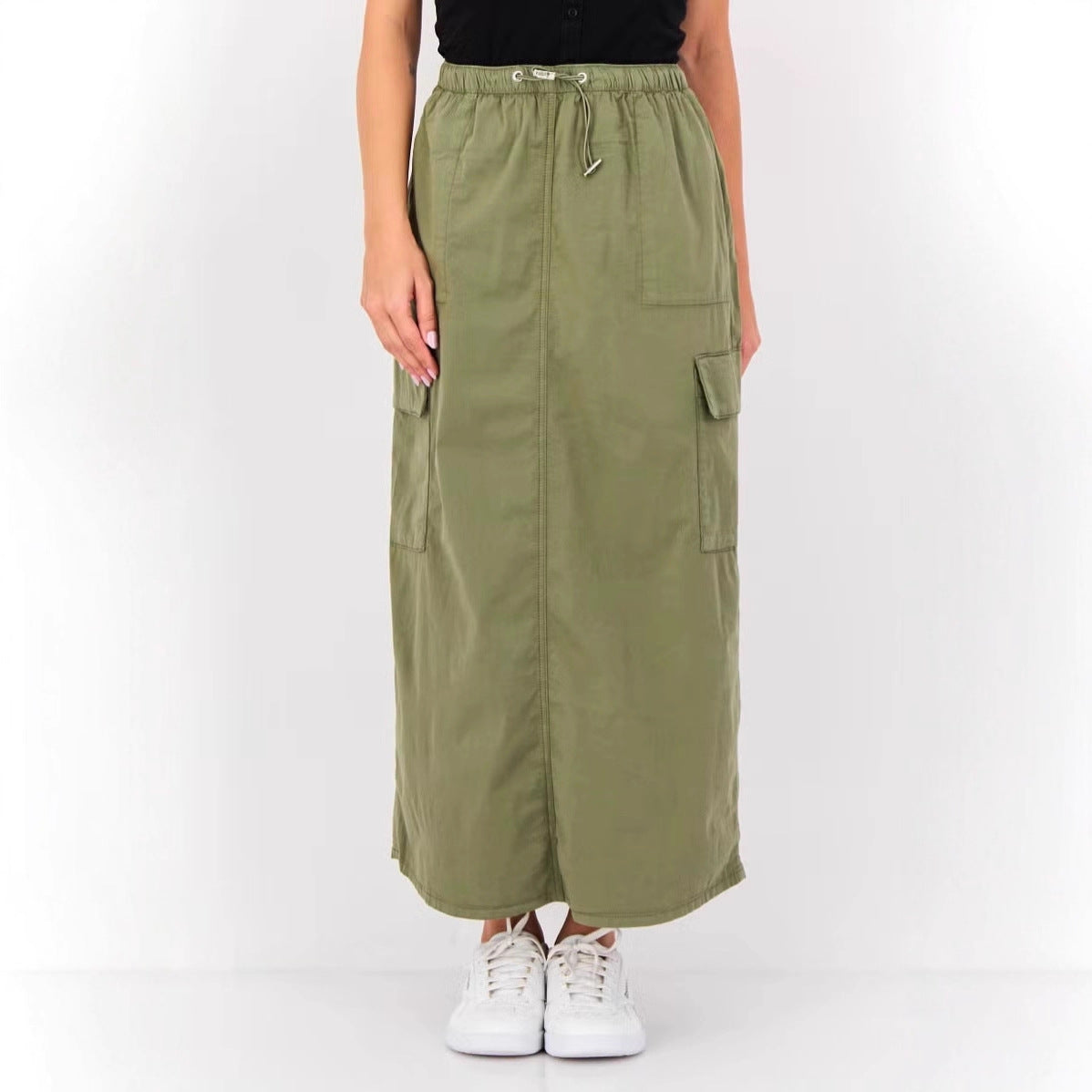 Jupe maxi cargo longue pour femmes avec taille à cordon et poches plaquées
