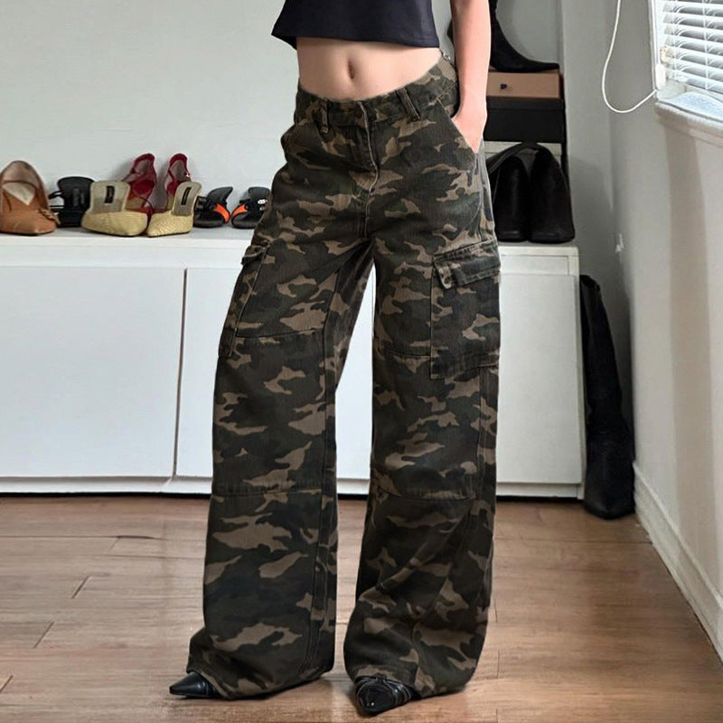 Pantalon cargo large pour femmes avec imprimé camouflage, taille haute et plusieurs poches sur les jambes Echo Archiv
