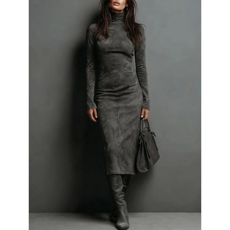 Robe midi ajustée pour femmes en velours avec col roulé et silhouette sur mesure Echoarchiv