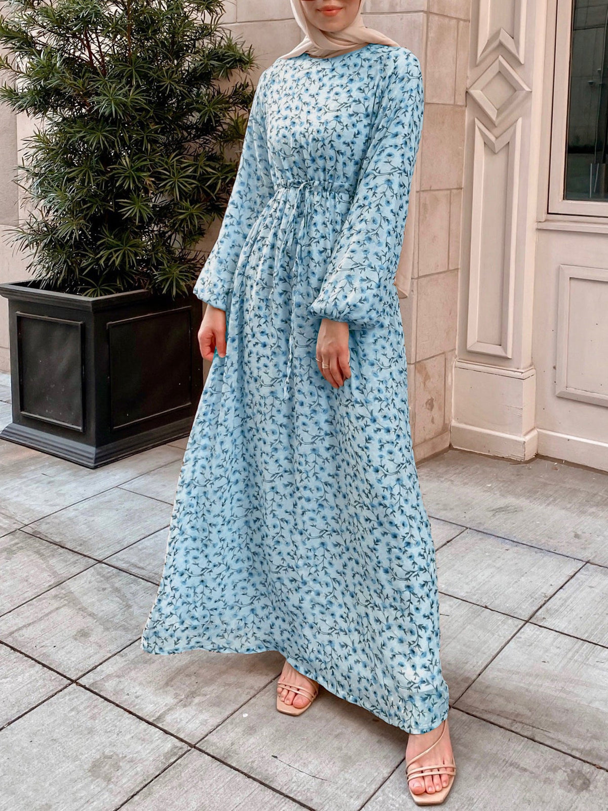 Robe maxi à fleurs pour femmes avec taille à cordon et manches ballon