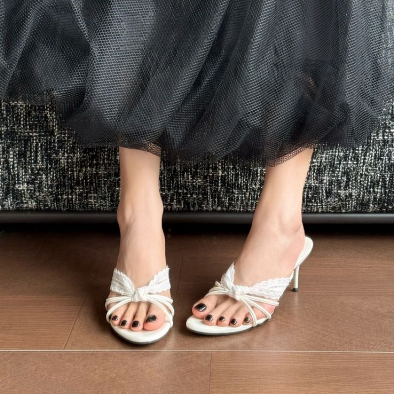 Mules élégantes pour femmes avec un drapé raffiné R&B