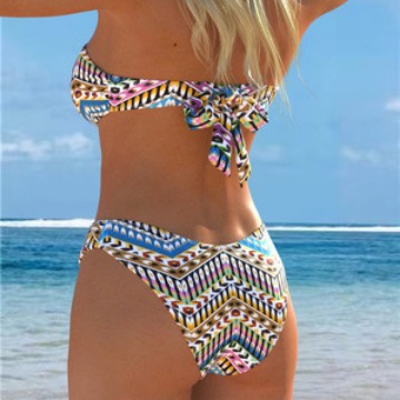 Bikini bandeau pour femmes avec un motif ethnique stylé et une taille haute R&B