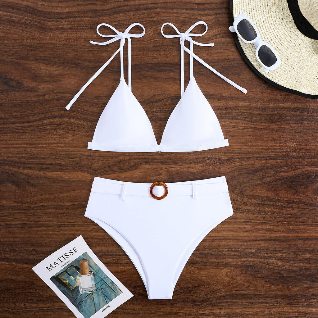 Bikini triangle pour femmes avec un élégant laçage et un fermoir en anneau tendance R&B