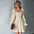 Robe A-ligne romantique pour femmes avec manches bouffantes, décolleté carré et silhouette cintrée Echo Archiv