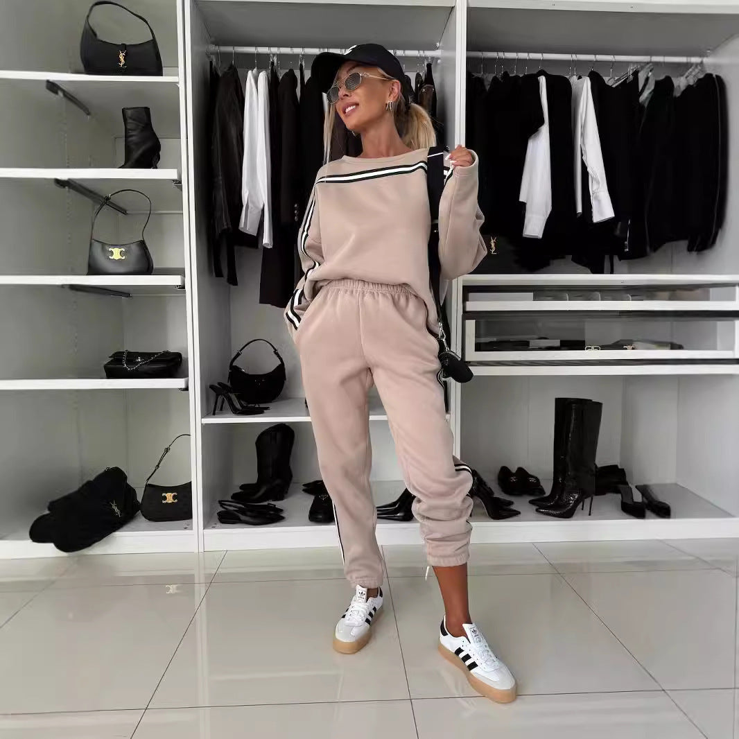Ensemble de lounge sportif pour femmes avec bandes latérales rayées, sweat-shirt oversized et jogging élastique Echo Archive