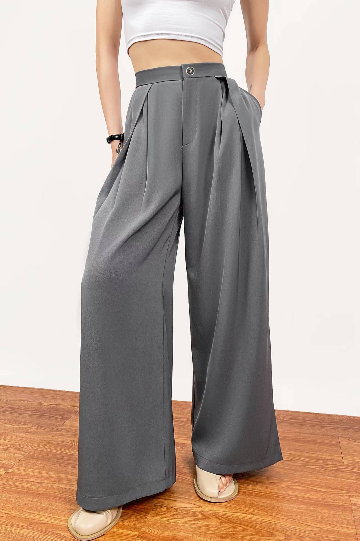 Pantalon plissé taille haute large pour femmes avec plis, passants de ceinture et poches