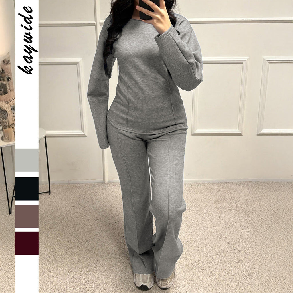 Ensemble lounge pour femmes en sweat-shirt cintré, avec des détails de couture sculptants et un pantalon palazzo ample Echo Archiv