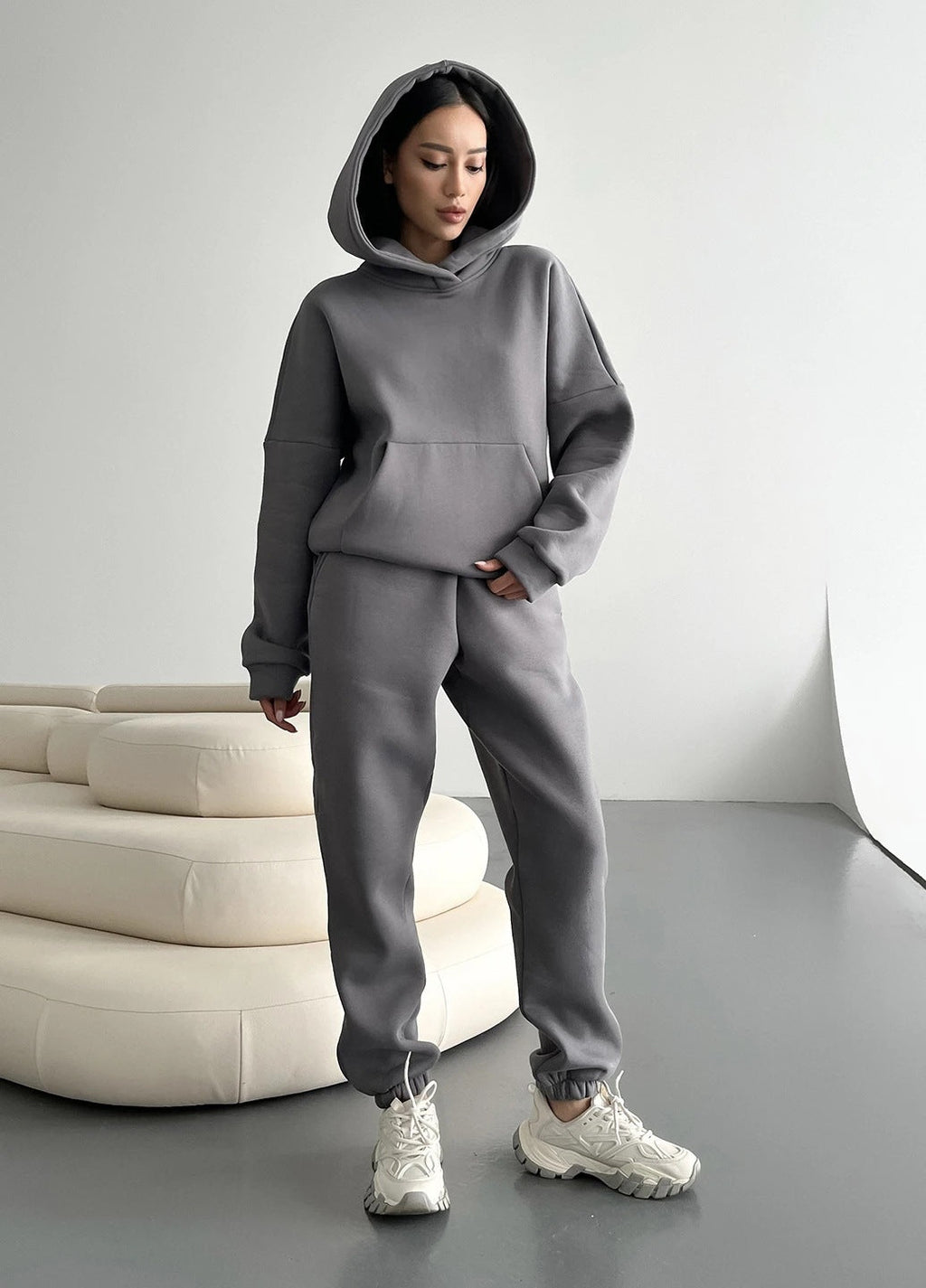 Ensemble de loungewear confortable pour femmes en deux parties avec un sweat à capuche oversize, poche kangourou et jogger à cheville élastique en French Terry Echo Archive