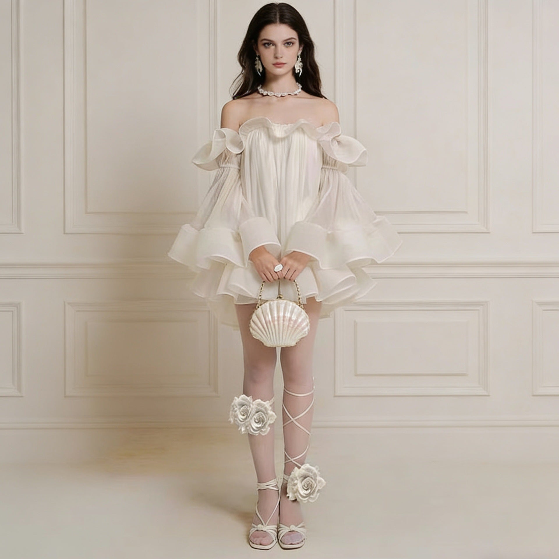 Robe mini romantique et ludique pour femmes avec volants et design sans épaules R&B