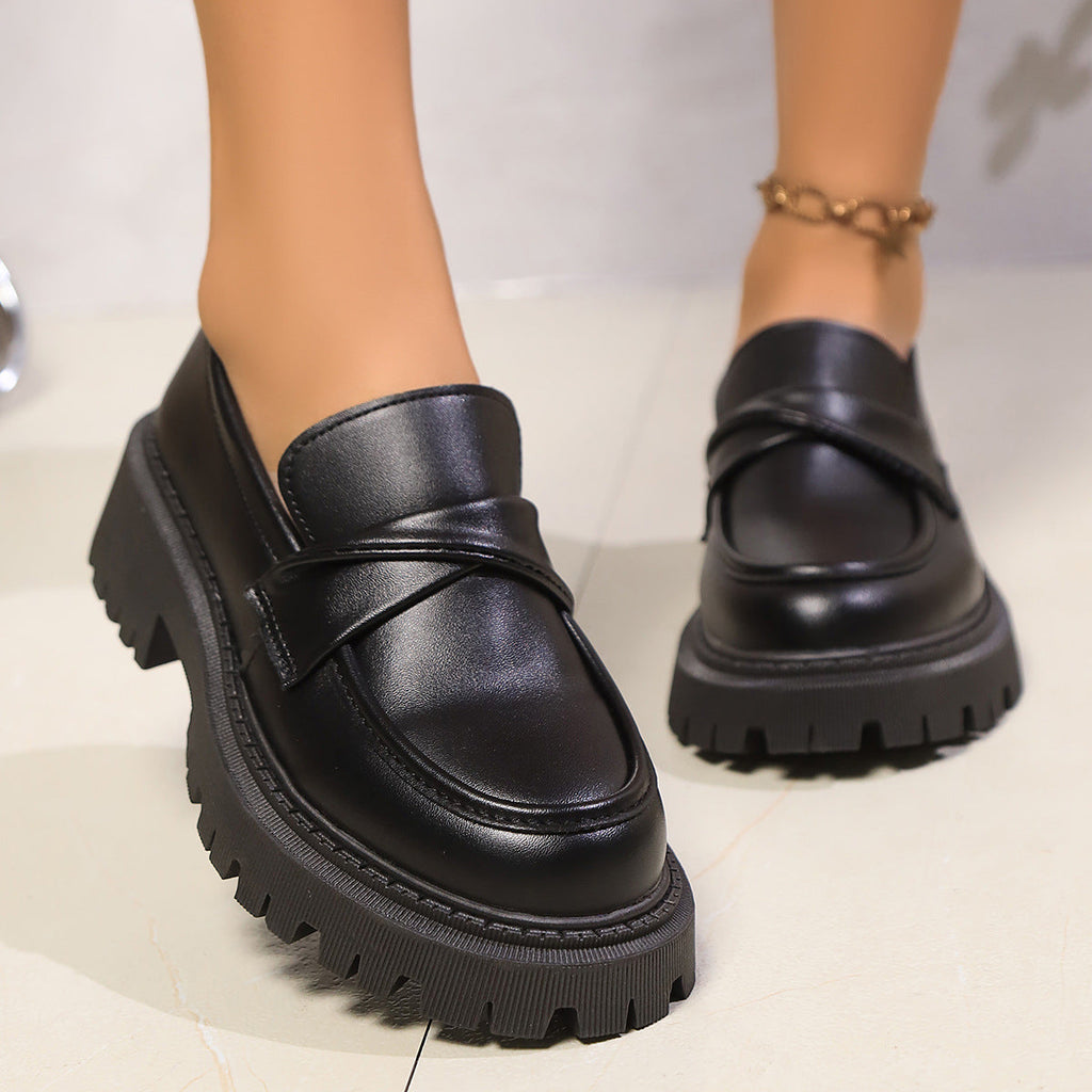 Mocassins pour femmes avec une semelle robuste et un design élégant de lanières R&B