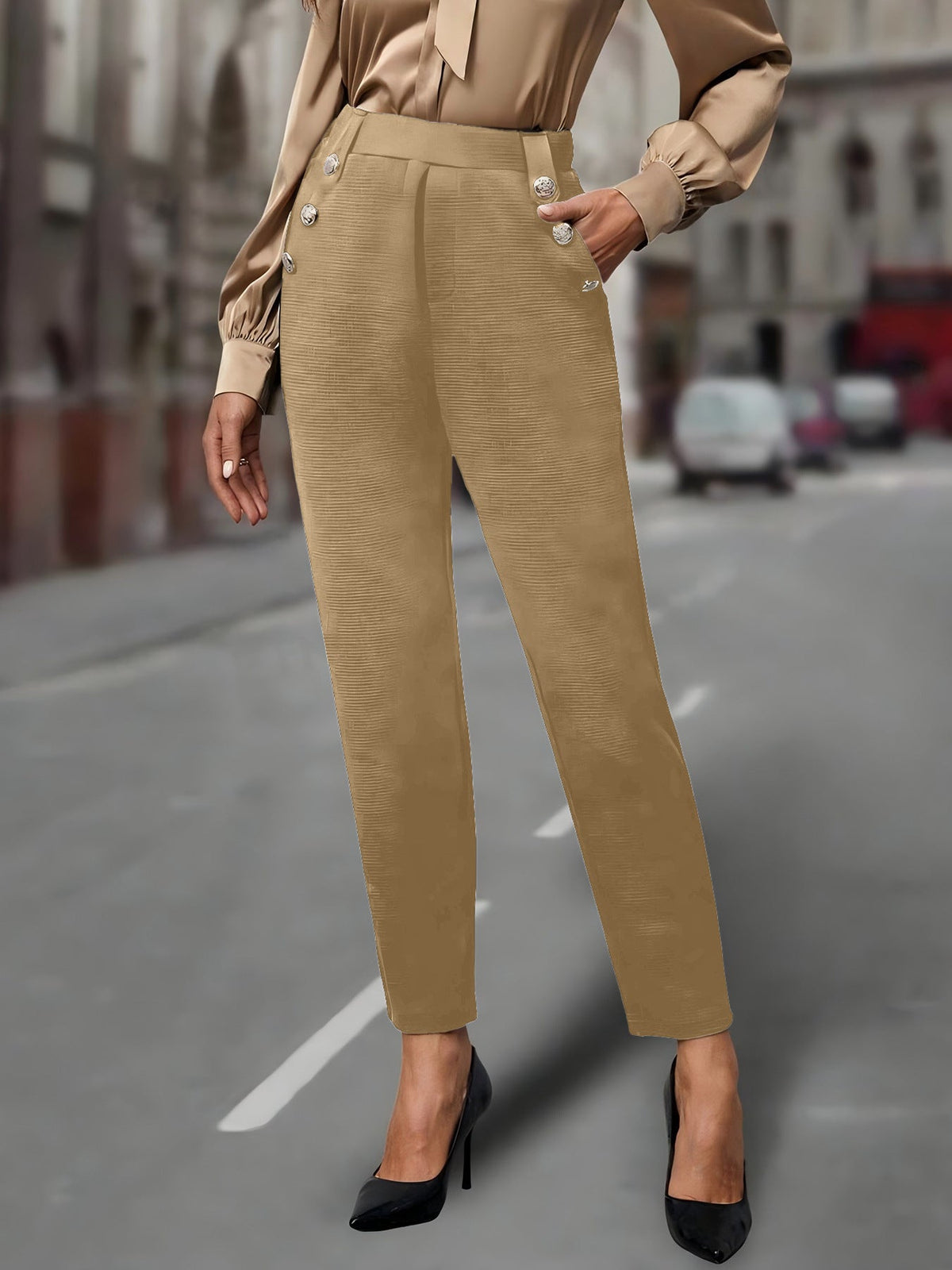 Pantalon de costume taille haute pour femmes avec boutons décoratifs