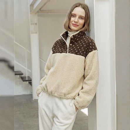 Pull en teddy polaire pour femmes avec col montant, fermeture à boutons-pression et cordon Echoarchiv