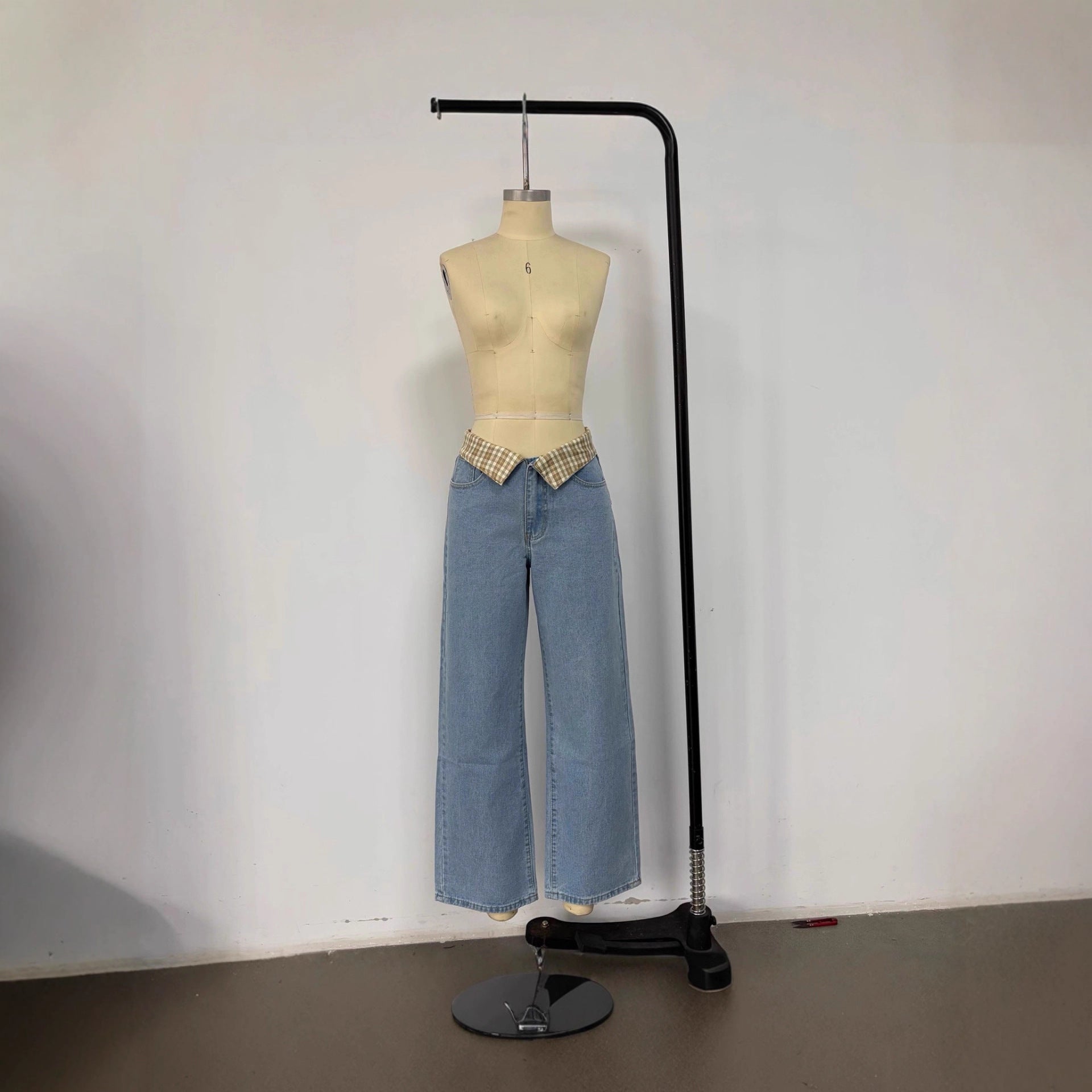 Jean évasé pour femmes avec ceinture à carreaux retournée et coupe classique à cinq poches Echo Archiv