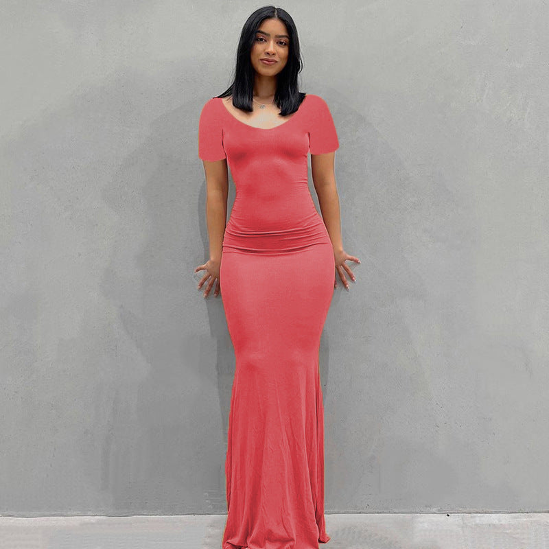 Robe maxi en jersey ajustée pour femmes avec drapés cintrés, manches longues et ourlet évasé Echoarchiv