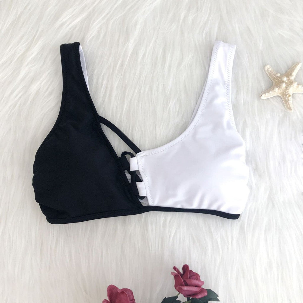 Ensemble de bikini moderne pour femmes avec coupe asymétrique et détails lacés R&B
