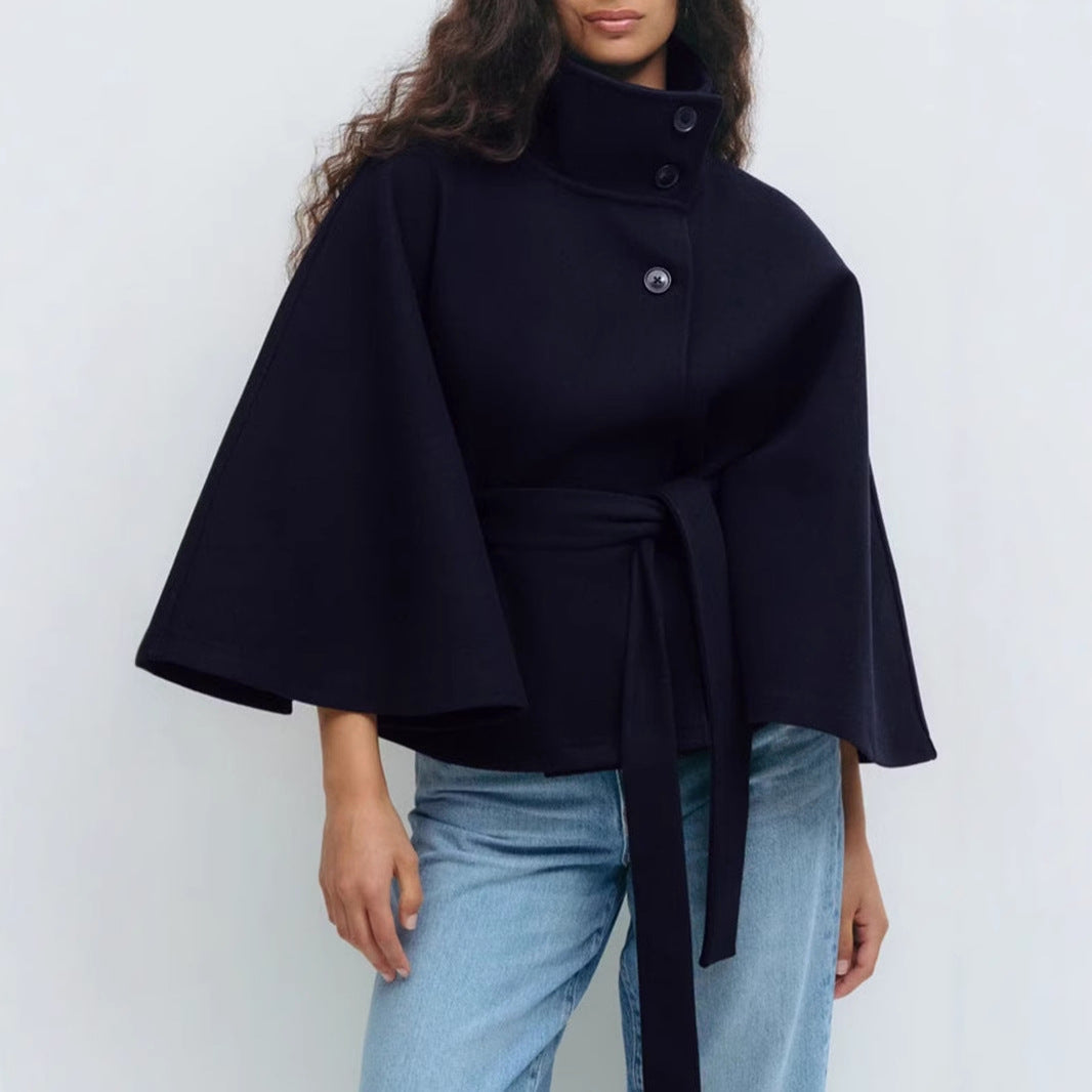 Manteau court pour femmes avec col montant, ceinture cintrée et manches kimono Echoarchiv