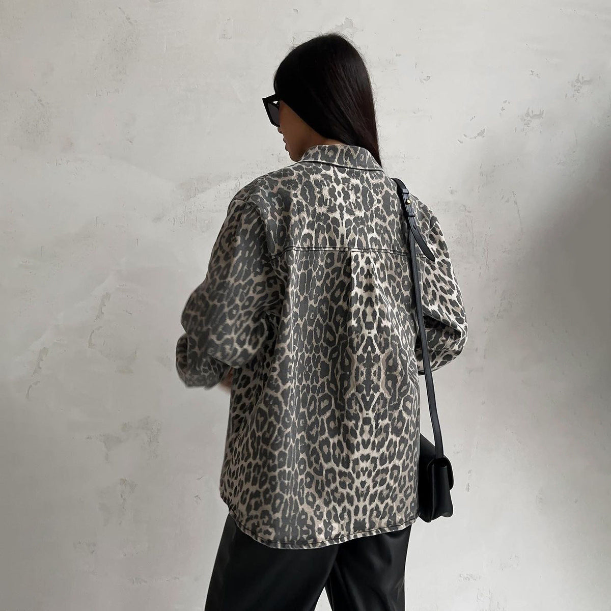 Veste en jean oversize pour femmes avec imprimé léopard et poches poitrine appliquées Echo Archiv