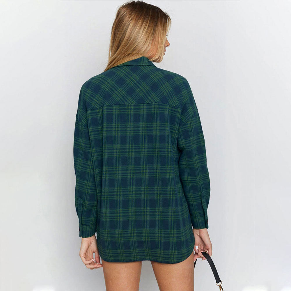 Veste chemise à carreaux oversize pour femmes avec ourlet tombant et manches à boutons