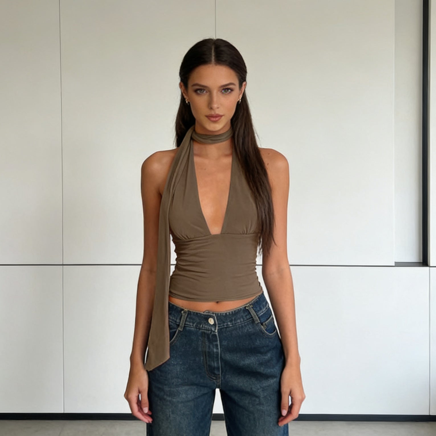 Top court élégant pour femmes avec collier fin R&B