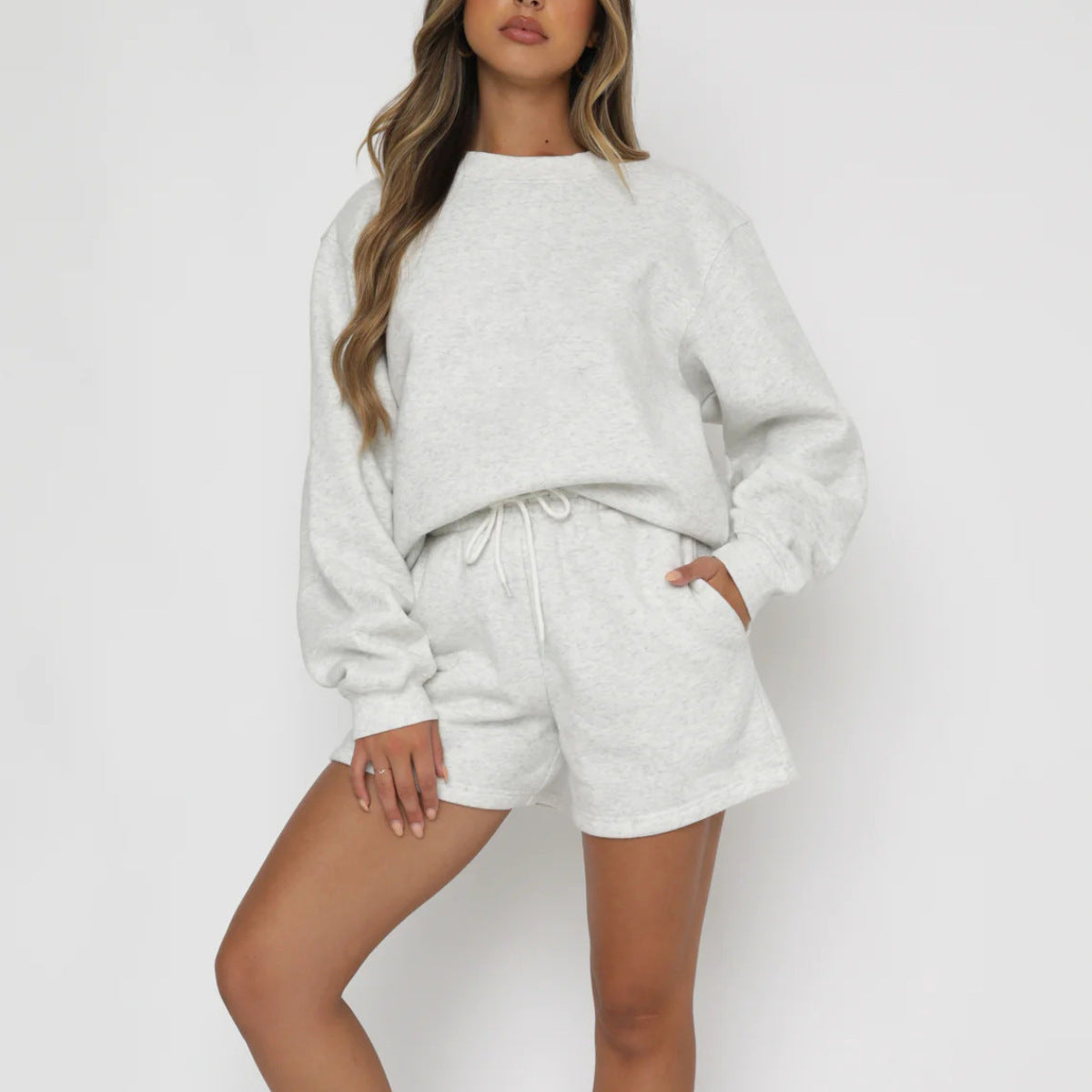 Ensemble de lounge oversize pour femmes avec sweat-shirt en French-Terry, col rond et shorts amples