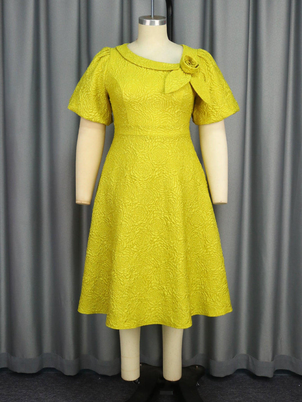 Robe pour femmes avec imprimé floral élégant et décoration en nœud R&B