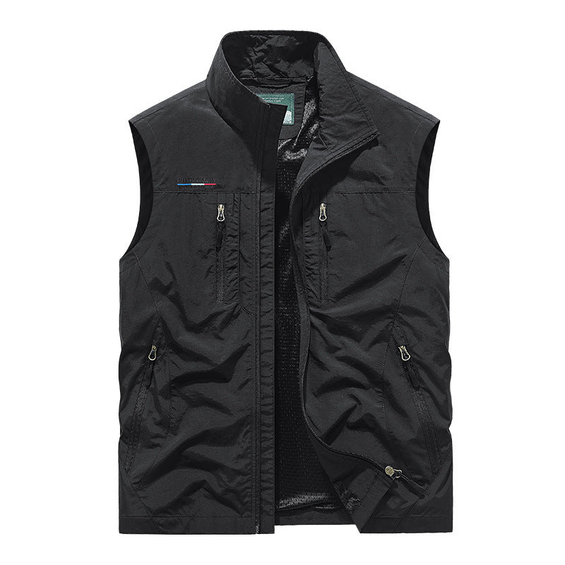 Gilet léger pour hommes de la marque Echo Archiv avec de nombreuses poches zippées