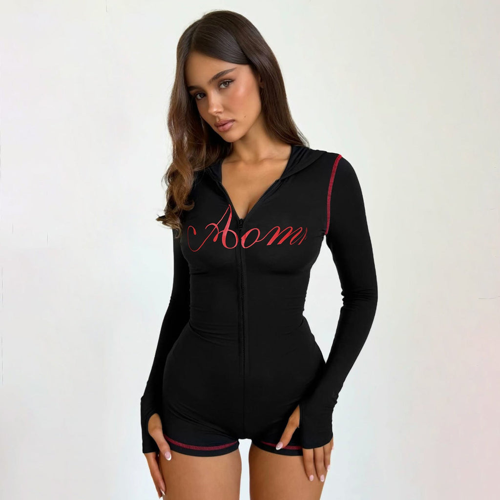 Rompers zippé ajusté pour femmes avec capuche, manches longues et shorts intégrés en stretch fonctionnel Echo Archiv