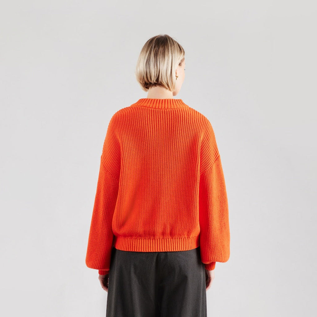 Cardigan court en grosse maille pour femmes avec épaule tombante et larges bords-côtes Echoarchiv