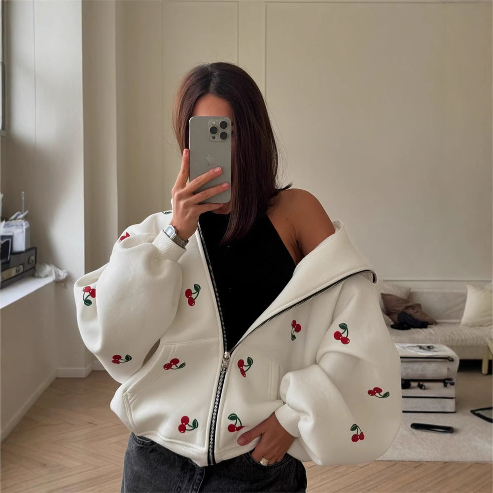 Pull zippé à capuche ludique pour femmes avec imprimé cerises et coupe oversize Echo Archiv