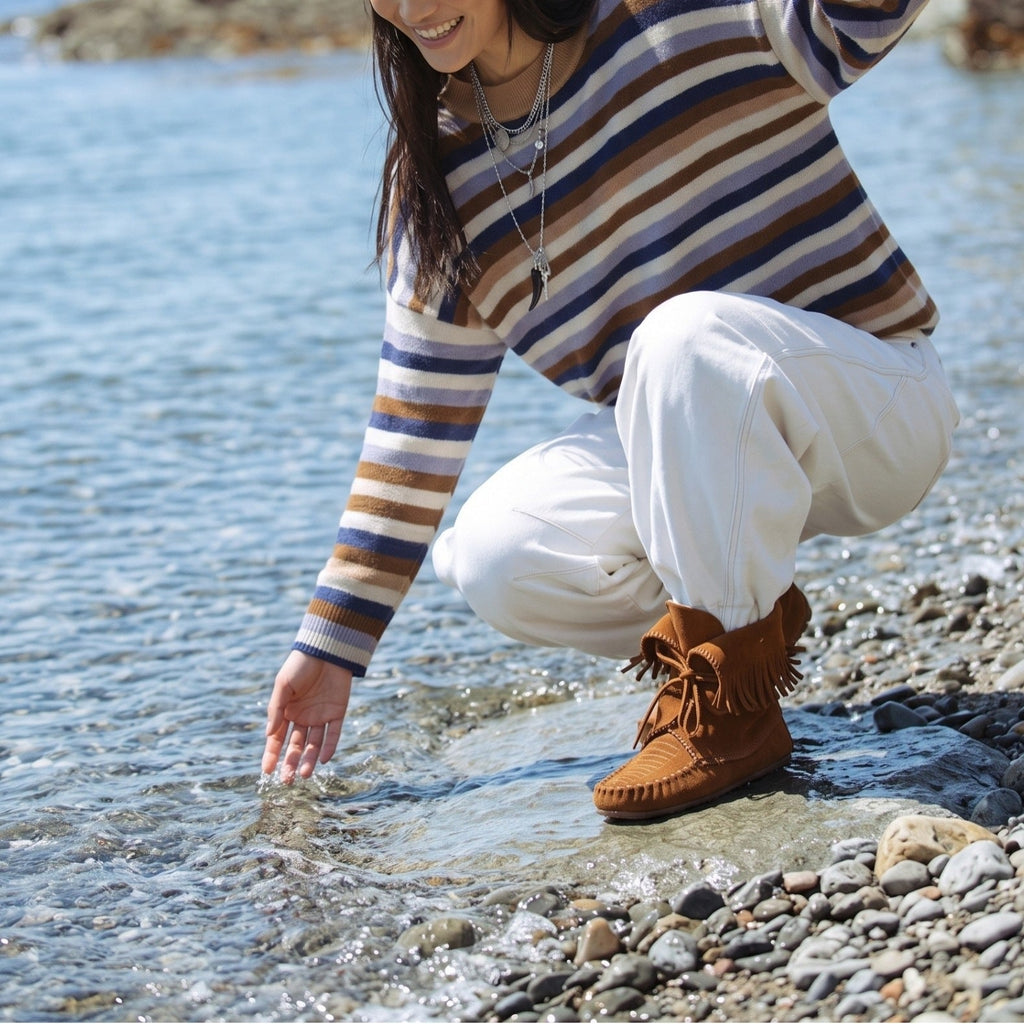 Pull en tricot rayé pour femmes avec col polo et patte de boutonnage Echoarchiv