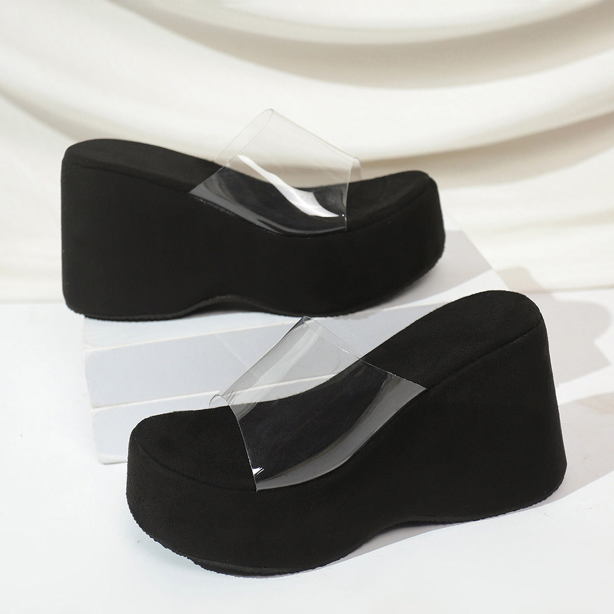 Sandales compensées pour femmes avec plateforme tendance et brides fermées R&B