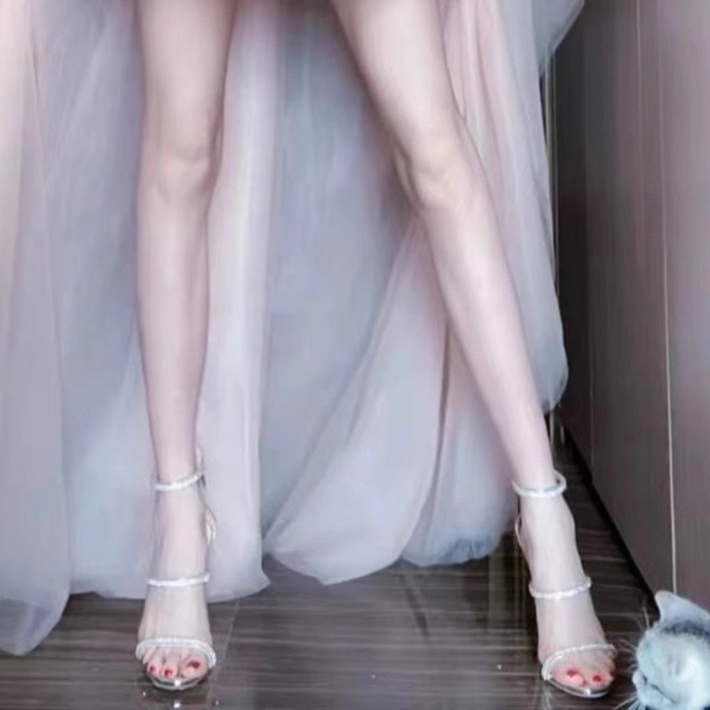 Sandales élégantes à talons aiguilles pour femmes avec délicates lanières R&B