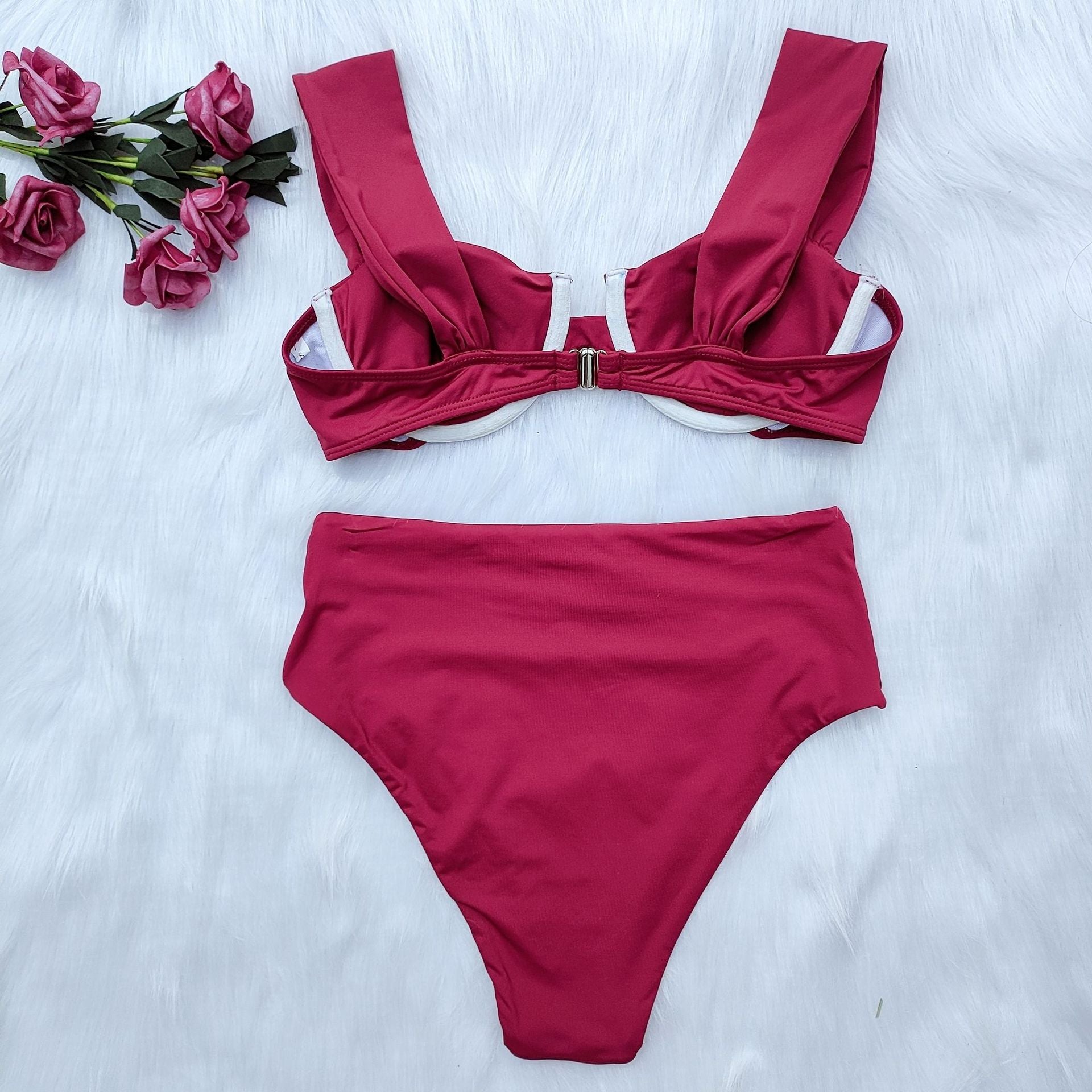 Ensemble de bikini taille haute pour femmes avec design innovant R&B