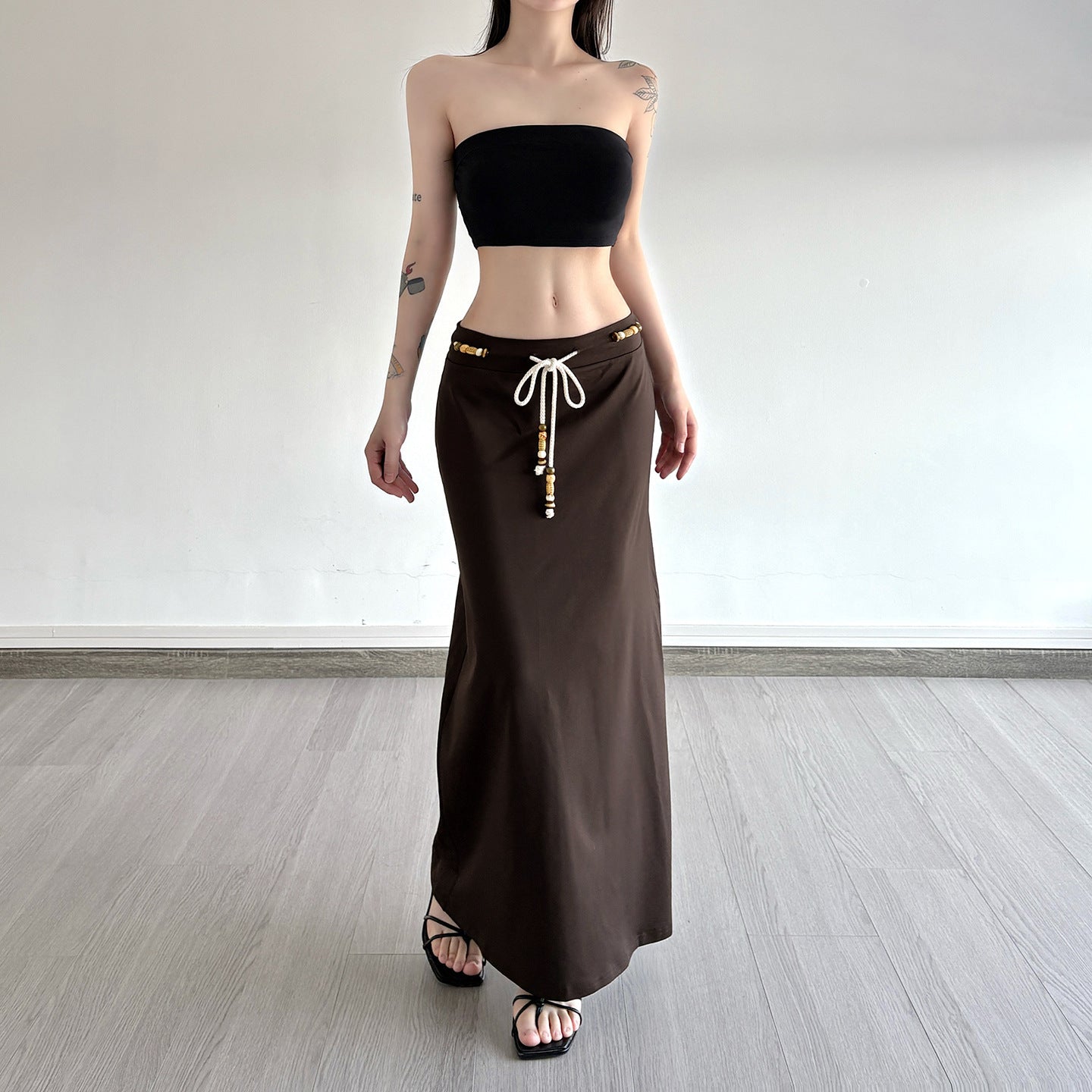 Jupe longue en jersey pour femmes avec taille ajustable et accents ludiques R&B