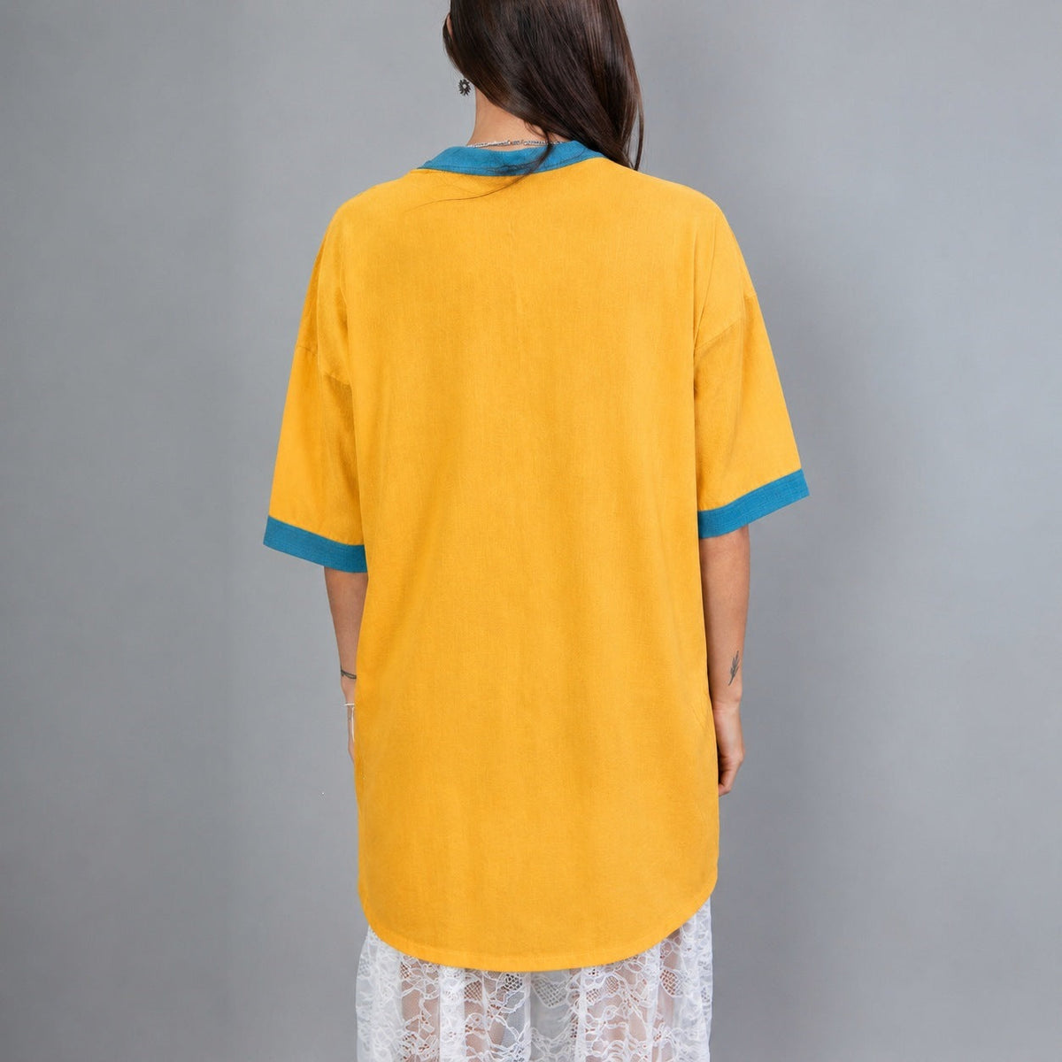 Tunique polo oversize pour femmes avec col contrasté et poches poitrine plaquées