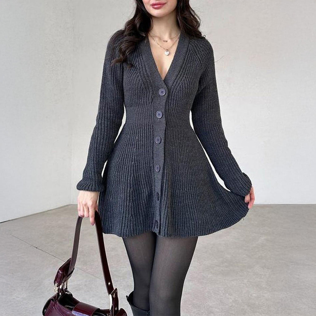 Robe tricotée ajustée pour femmes avec boutonnière intégrale, décolleté en V et jupe évasée en A - Echo Archiv