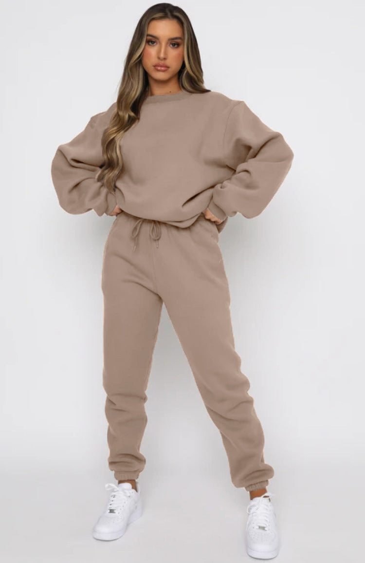 Ensemble de loungewear Cozy à deux pièces pour femmes avec col rond oversize et jogging taille haute avec cordon Echo Archiv
