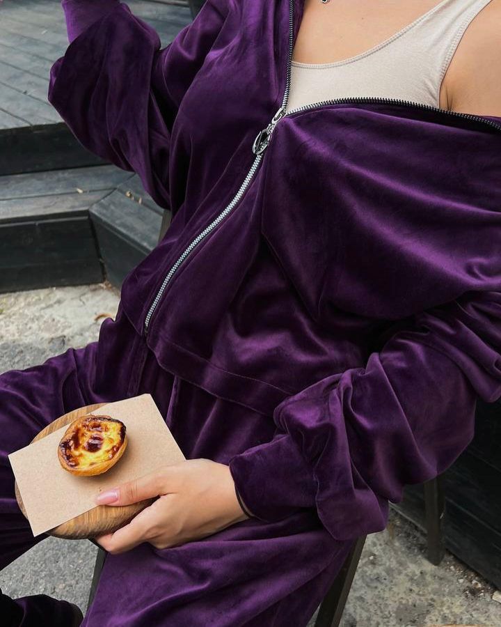 Ensemble lounge en velours doux pour femmes avec fermeture éclair courte, cordons extra longs et pantalon de confort à taille haute Echo Archiv
