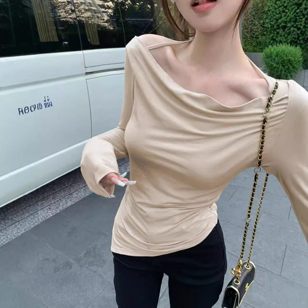 Haut à manches longues sans épaules en cowl avec de fines bretelles spaghetti et coupe sculptante à la taille