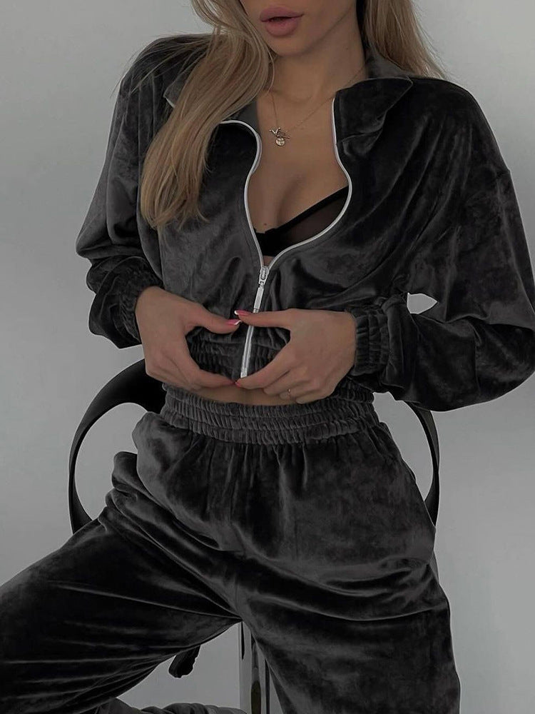 Ensemble de lounge en velours luxueux pour femmes avec veste à fermeture éclair courte et jogger à taille haute Echo Archiv