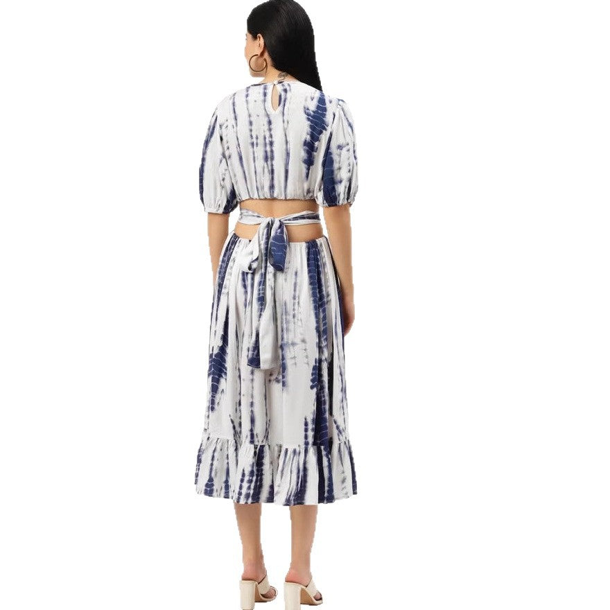Robe midi pour femmes avec imprimé batik, coupe cintrée, découpe latérale et ourlet volant